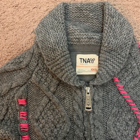 Aritiza TNA zip up sweater - Picture 1 of 9